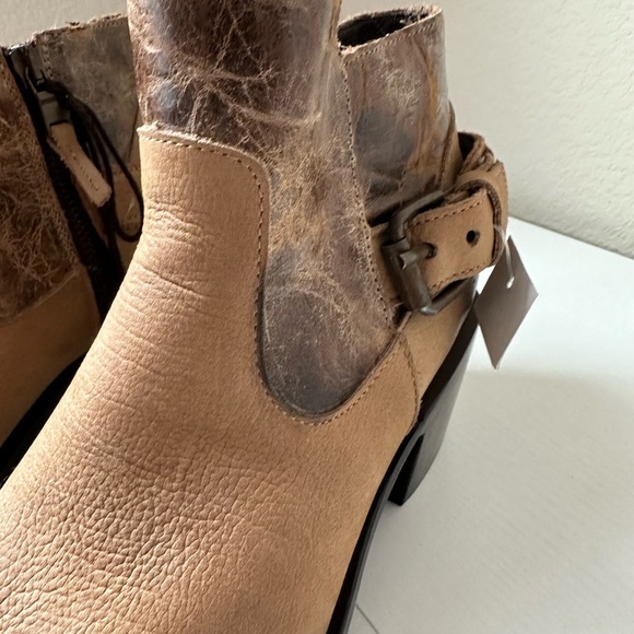 JB Dillon Women's Tan Brown Leather Ankle Boots #JBW1803 Size 7B EUC!
MSRP $229 - Picture 3 of 10